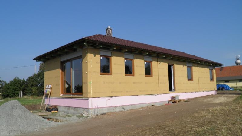 DLOUHÝ DŮM