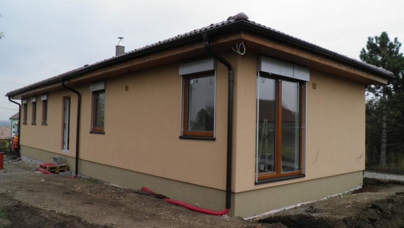 DLOUHÝ DŮM