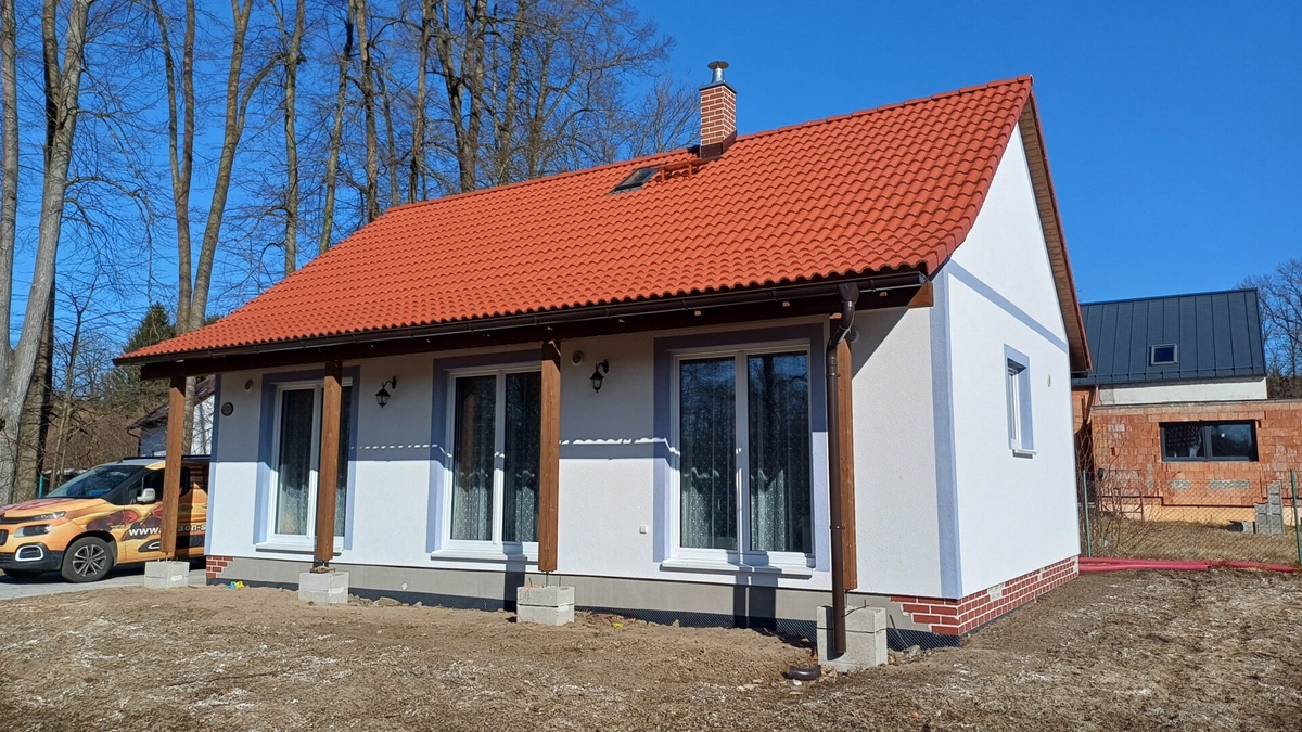DŮM NA TŘEBOŇSKU